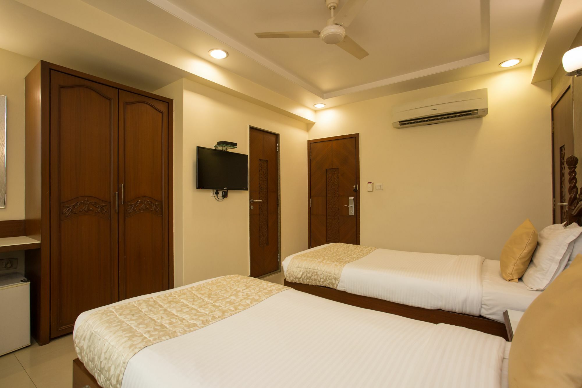 Oyo 10007 Hotel Grace Residency Mumbai Exterior photo